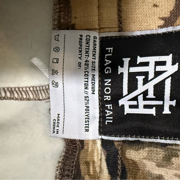 Women's Oversized Camo Sweatpants - Picture 3 of 6